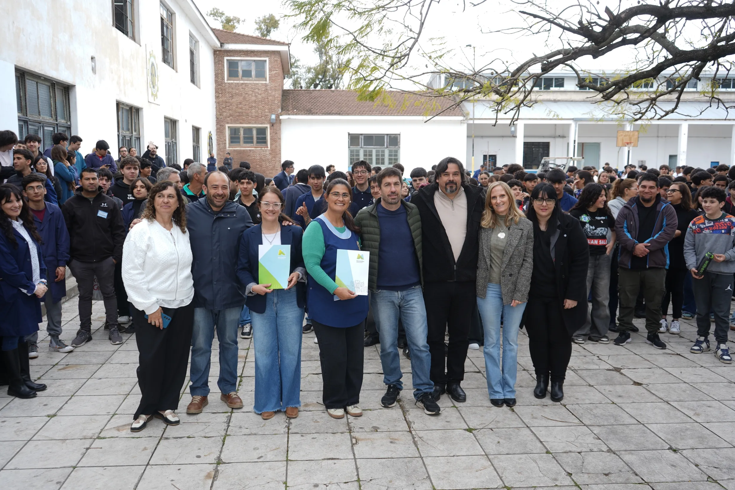 12-10-26 esteban FONDO ESCUELAS_17_11zon