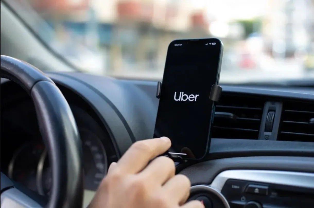 27-10-25 TAXI UBER_20_11zon