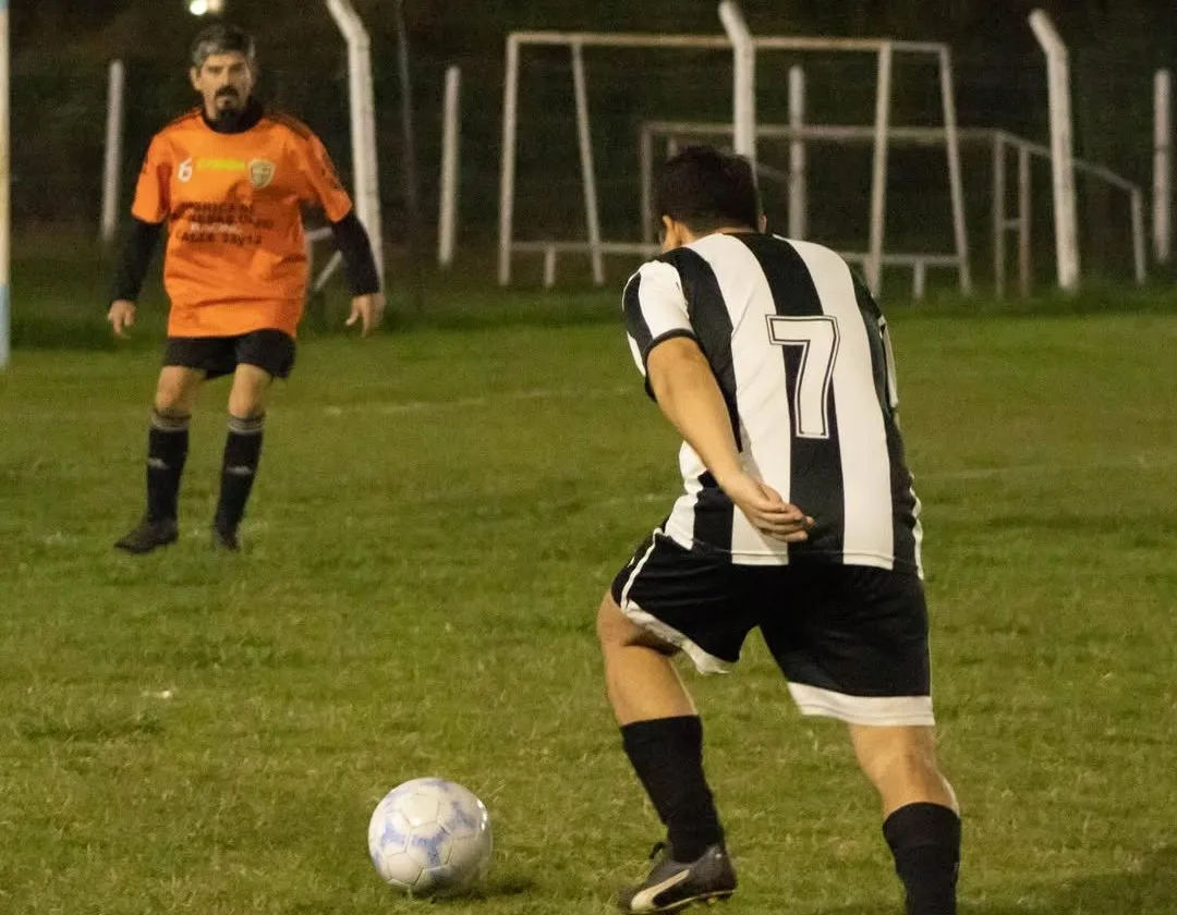 27-10-25 deportes SENIOR 7_44_11zon