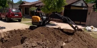 El Municipio realiza más conexiones cloacales en Villa Industrial Este