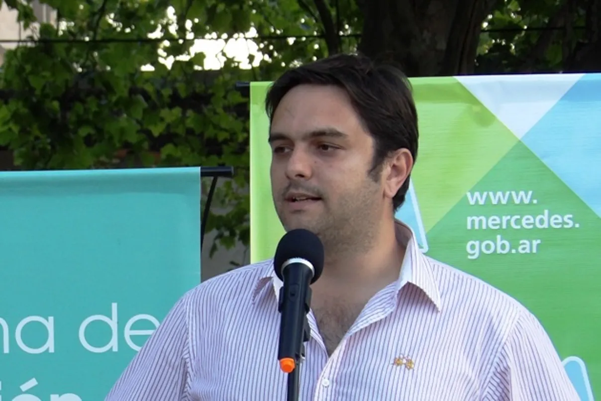 08-12-25 LICENCIAS POLITICA_11_11zon