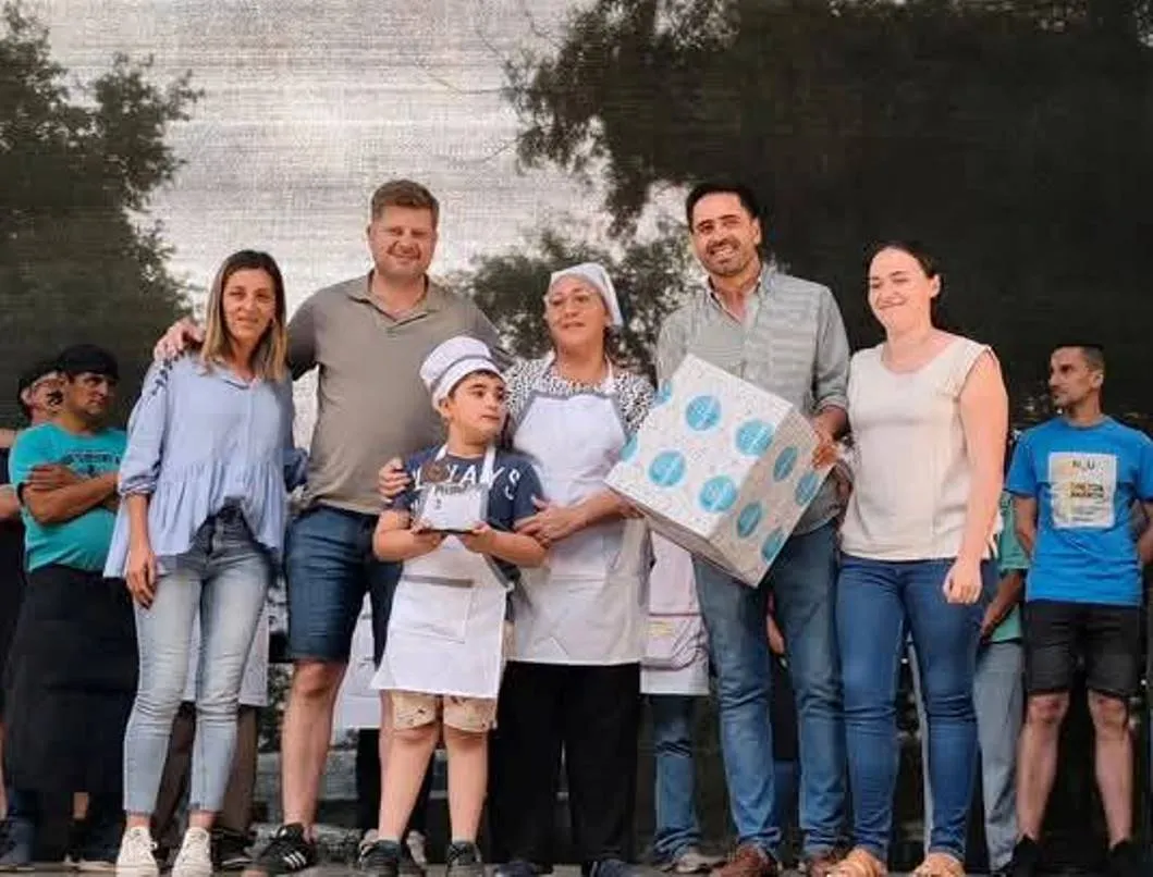 Suipachense fue premiada en la Fiesta Nacional del Pastel 2_27_11zon