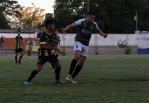 AMEFIP frente a la puerta del ascenso