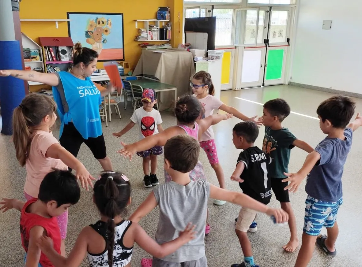 Promotoras de Salud Comunitaria en las Escuelas Abiertas de Verano4_12_11zon