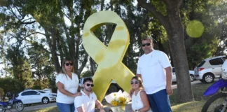 Lazo dorado en memoria de Felipe