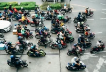 Fuerte contraste en Mercedes: el patentamiento de motos se dispara mientras caen las ventas de autos