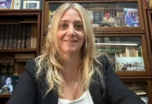 Una tercera lista encabezada por una mujer aparece en la escena electoral de los abogados