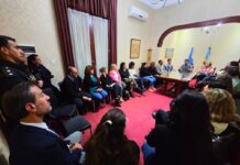 Ustarroz encabezó importante reunión interdisciplinaria por amenazas en las escuelas