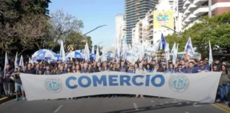 Acuerdo salarial para empleados de comercio: suba del 5% y un bono de $120.000 para el próximo trimestre