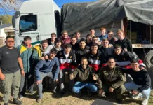 Gesto solidario de estudiantes locales