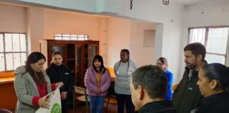 Internos de la Unidad 5 restauran un minibús y fabrican mobiliario urbano para Mercedes