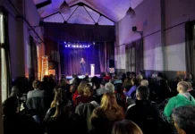 El stand up de «Peroncho» una buena cantidad de público