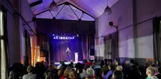 El stand up de «Peroncho» una buena cantidad de público