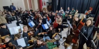 La Orquesta Escuela de Mercedes celebró su muestra de mitad de año con un emotivo concierto en el Teatro Argentino