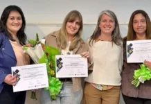 Entrega de diplomas de la Diplomatura Universitaria
