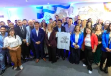Intendentas e intendentes de todo el país reeligieron a Fernando Espinoza al frente de la FAM y exigieron al presidente Milei una urgente corrección del rumbo económico.