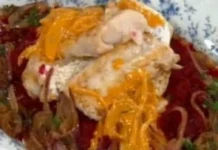 Abadejo con cebollas moradas y polenta especiada